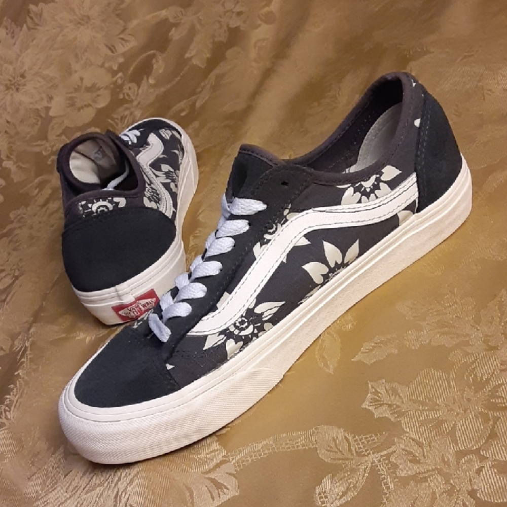 Vans  Dark Gray and White Floral Women's 9.0 Men's 7.5 ECOCUSH Based Foot Bed